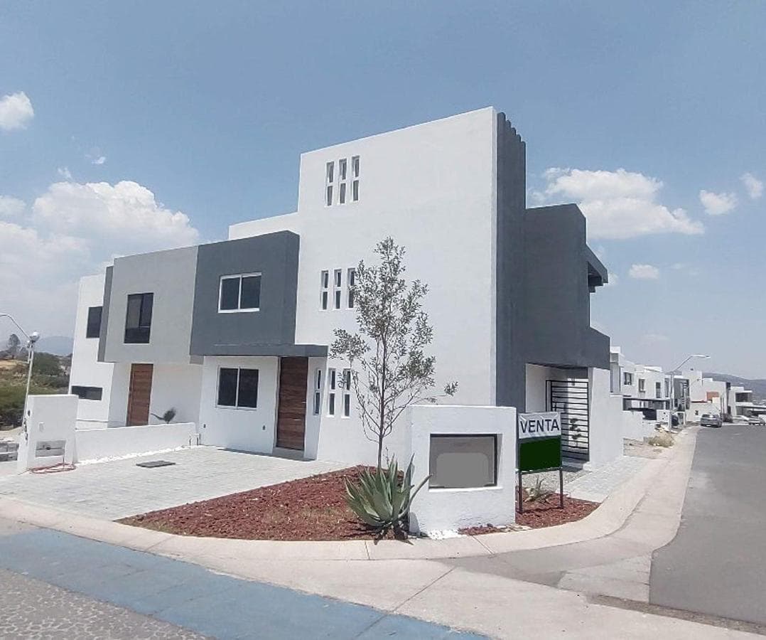House for Sale with Roof Garden, 3 Bedrooms + Studio | Move-In Ready