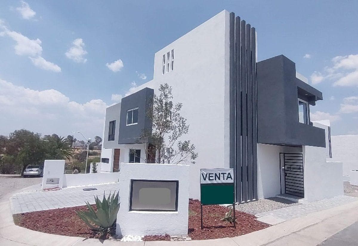 House for Sale with Roof Garden, 3 Bedrooms + Studio | Move-In Ready