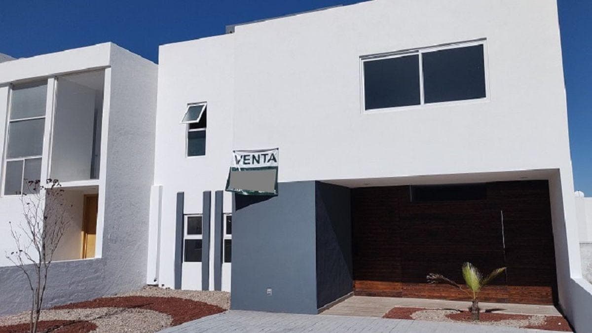 Residence with a Roof Garden for Sale in Grand Juriquilla