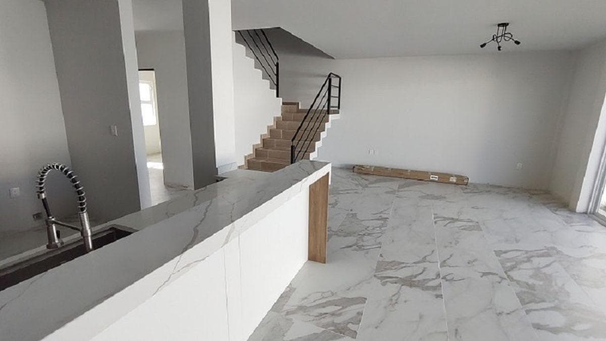 Residence with a Roof Garden for Sale in Grand Juriquilla