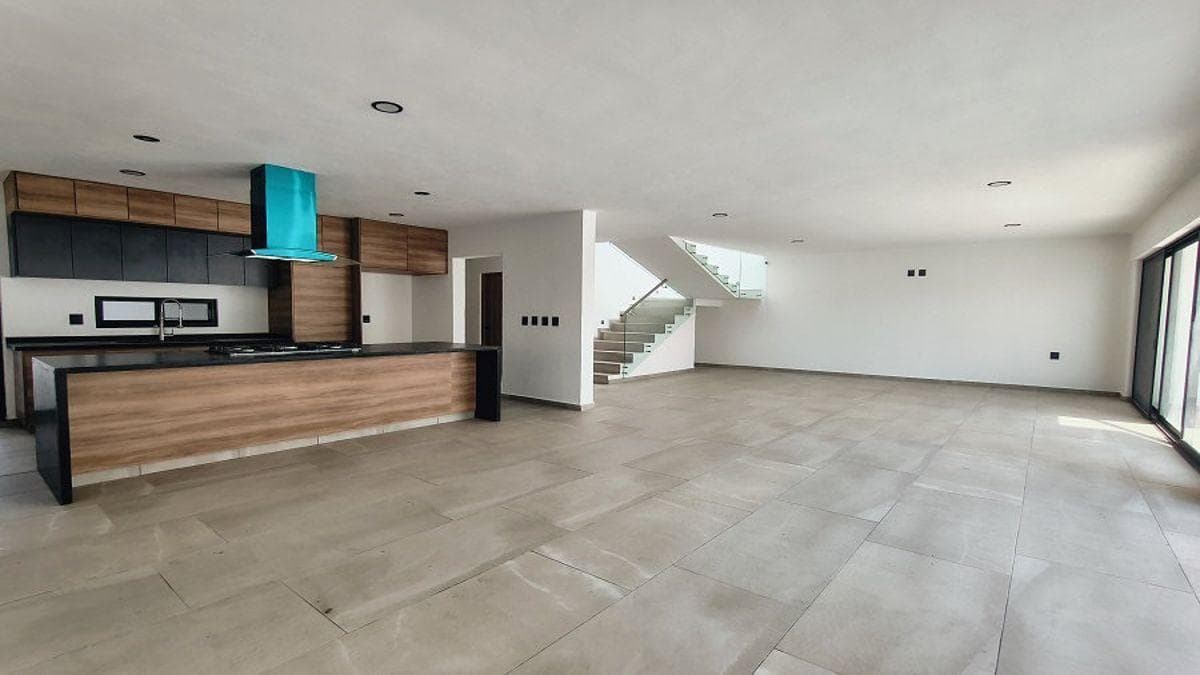 House for Sale in Grand Juriquilla | 300 m² Lot, Studio (Fourth Bedroom), and Garden