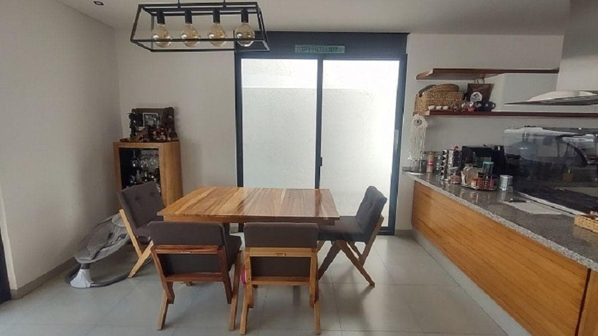 House for Sale in Grand Juriquilla with a Heated Pool and a Fully Equipped Roof Garden