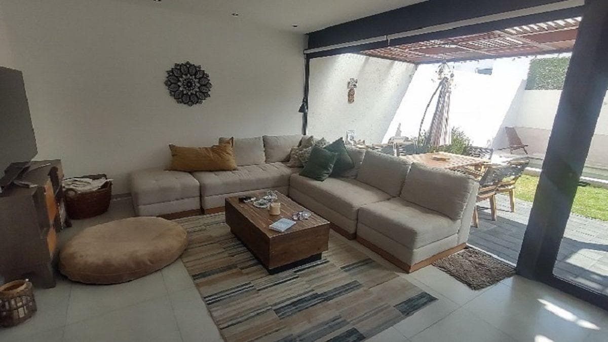 House for Sale in Grand Juriquilla with a Heated Pool and a Fully Equipped Roof Garden