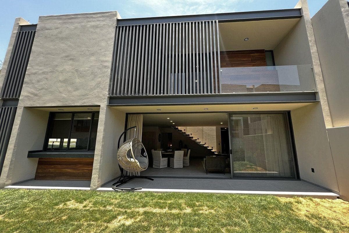 House for Sale in Altozano, Querétaro, Featuring a Contemporary Design and Spacious Layout