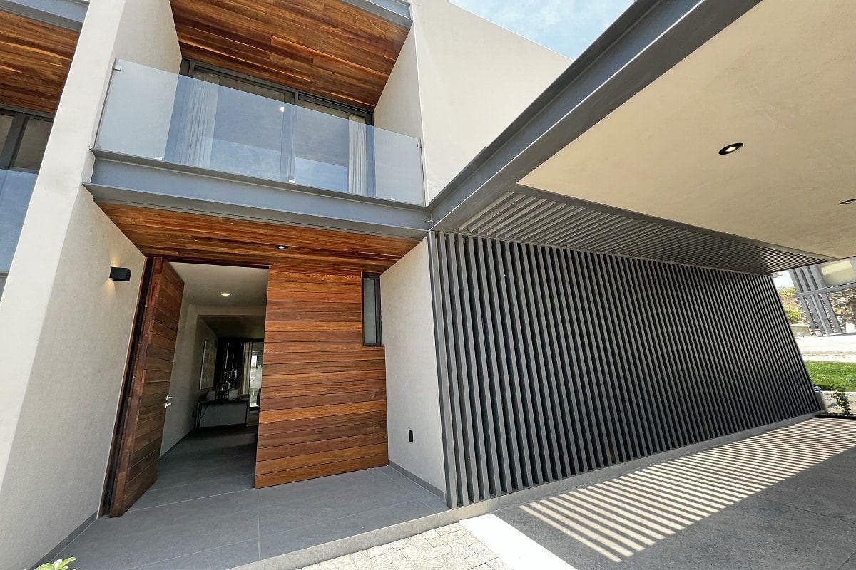 House for Sale in Altozano, Querétaro, Featuring a Contemporary Design and Spacious Layout
