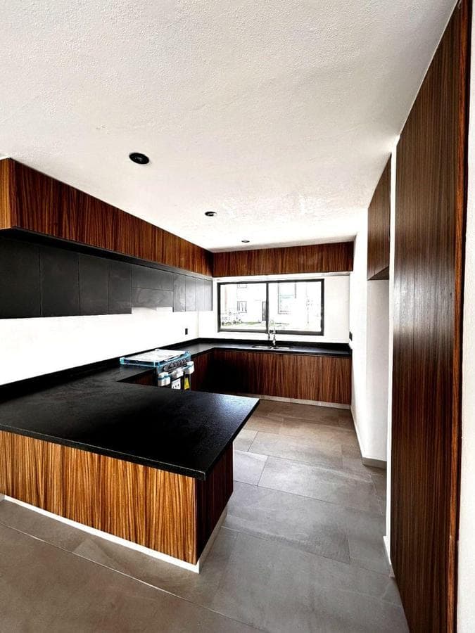 House for Sale in Grand Juriquilla with a TV Room and Private Garden