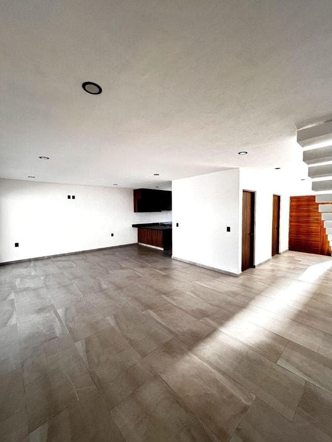 House for Sale in Grand Juriquilla with a TV Room and Private Garden