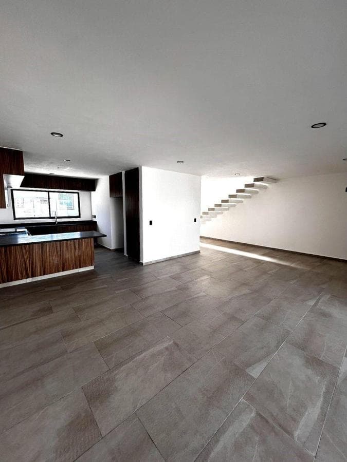 House for Sale in Grand Juriquilla with a TV Room and Private Garden