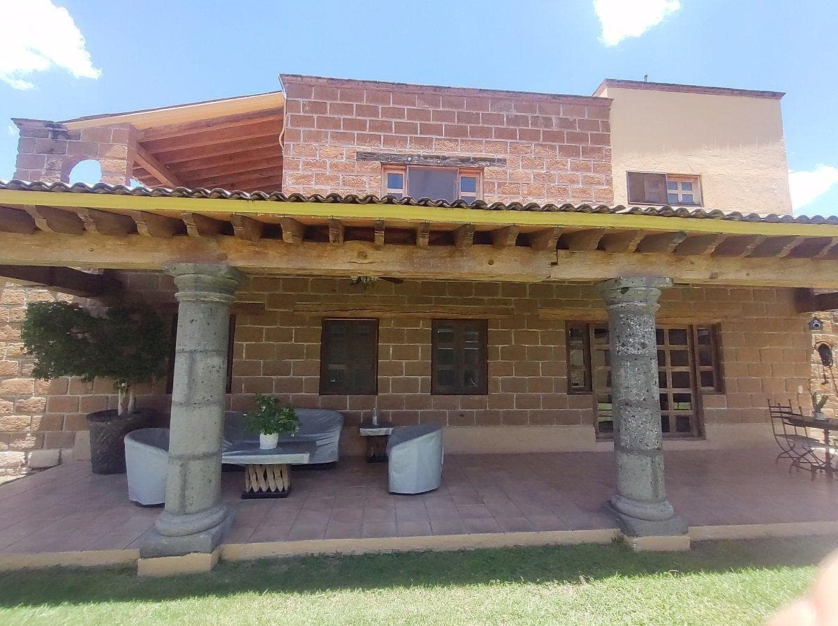 House for Sale/Rent in Juriquilla Province with Spacious Rooms