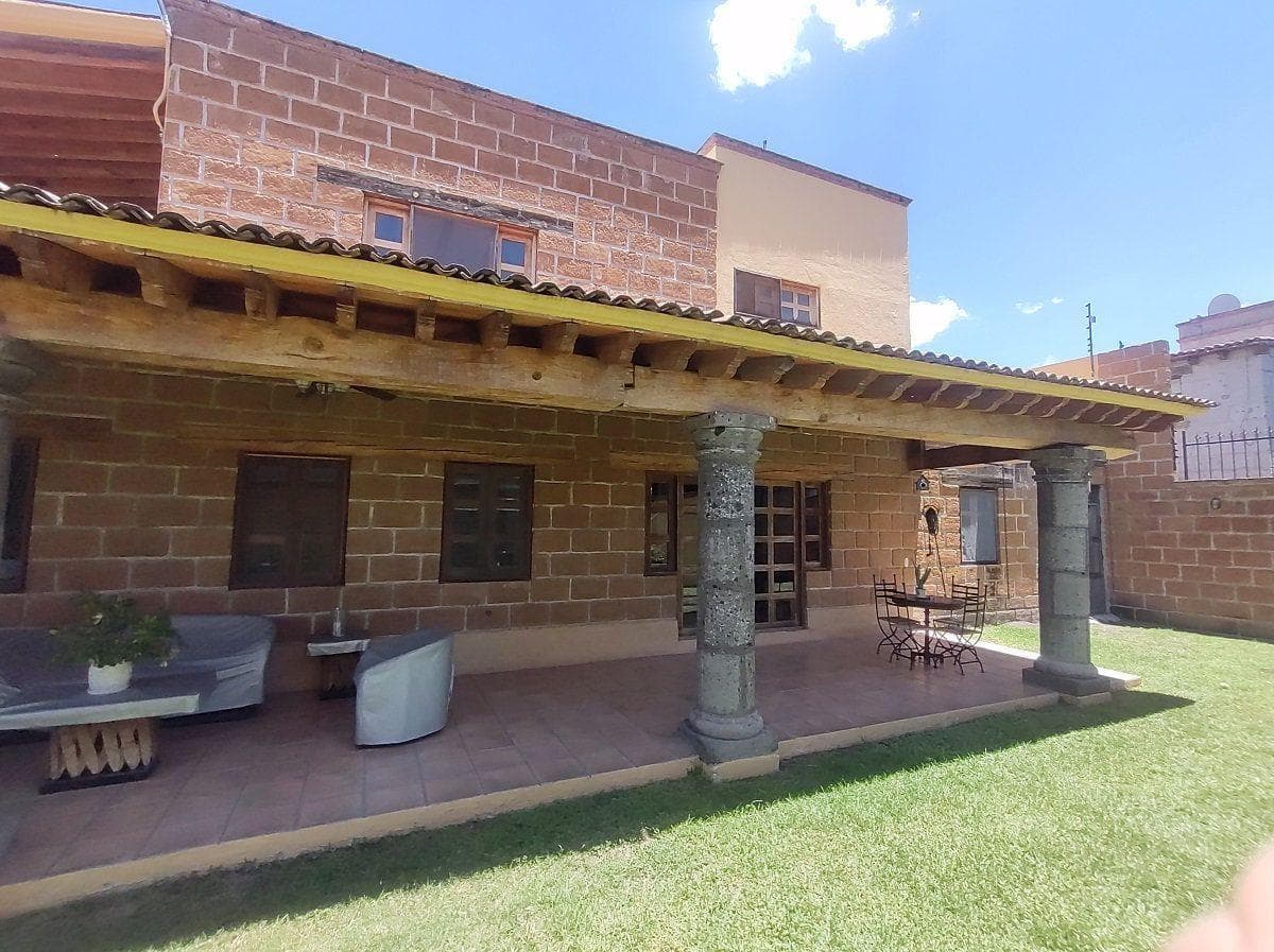 House for Sale/Rent in Juriquilla Province with Spacious Rooms