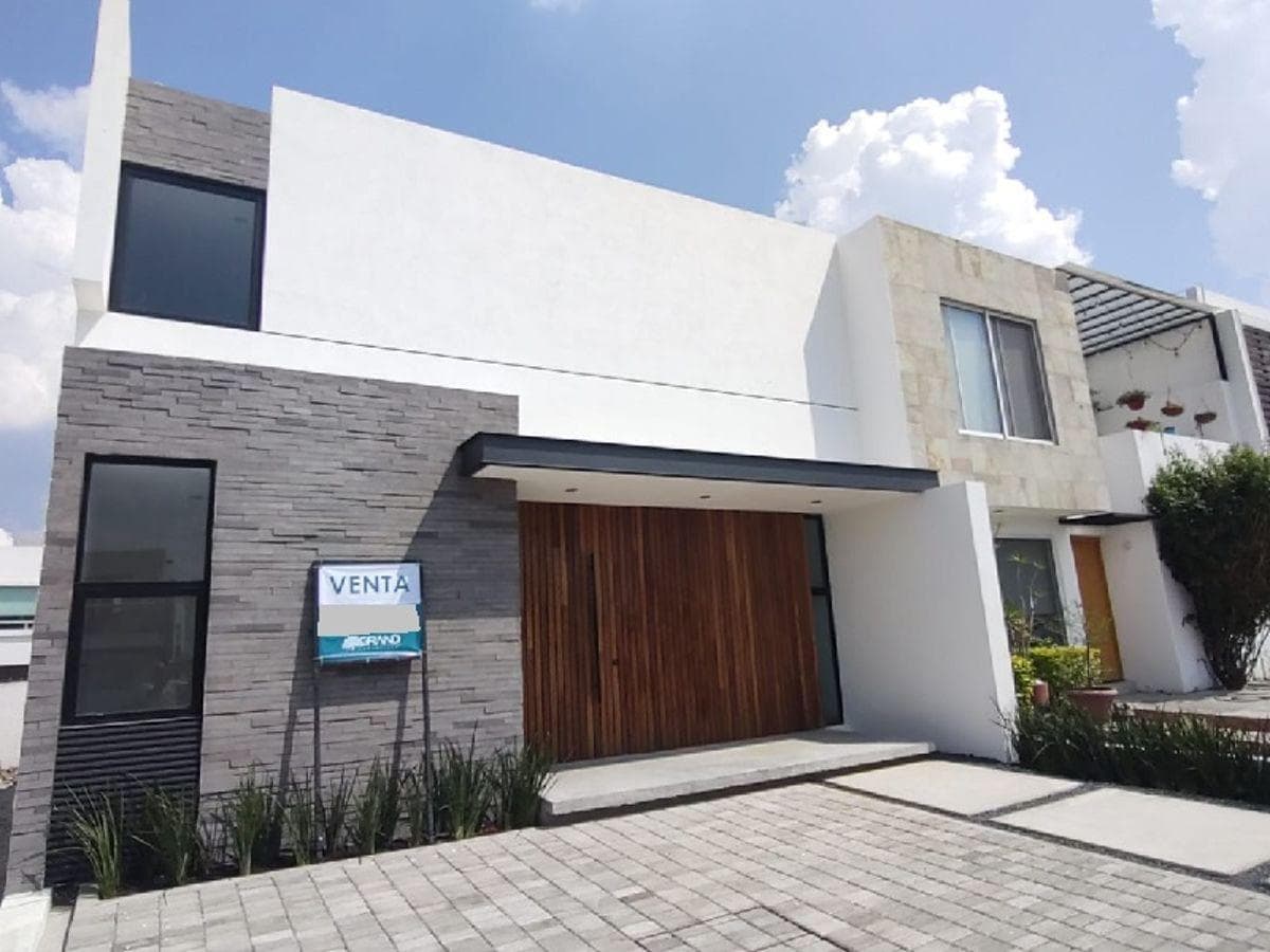 New Home in Grand Juriquilla with Modern Design and Premium Finishes