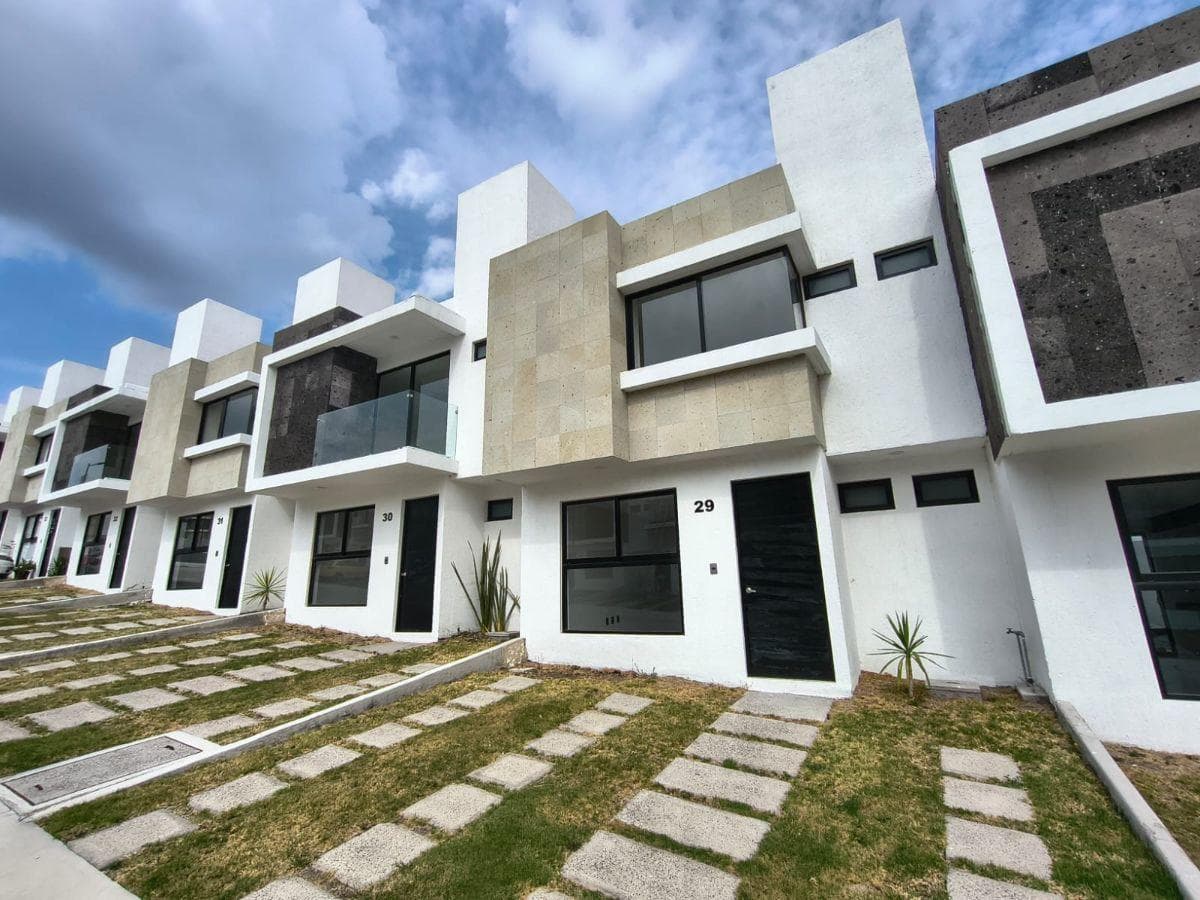 Home for Sale in San Isidro Juriquilla, Excellent Investment