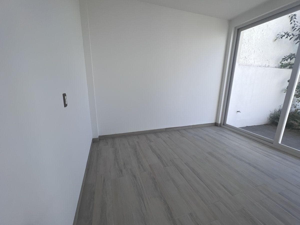Home for Sale in Lomas de Juriquilla: Home Theater, 100 m² Garden, and Spaces to Enjoy