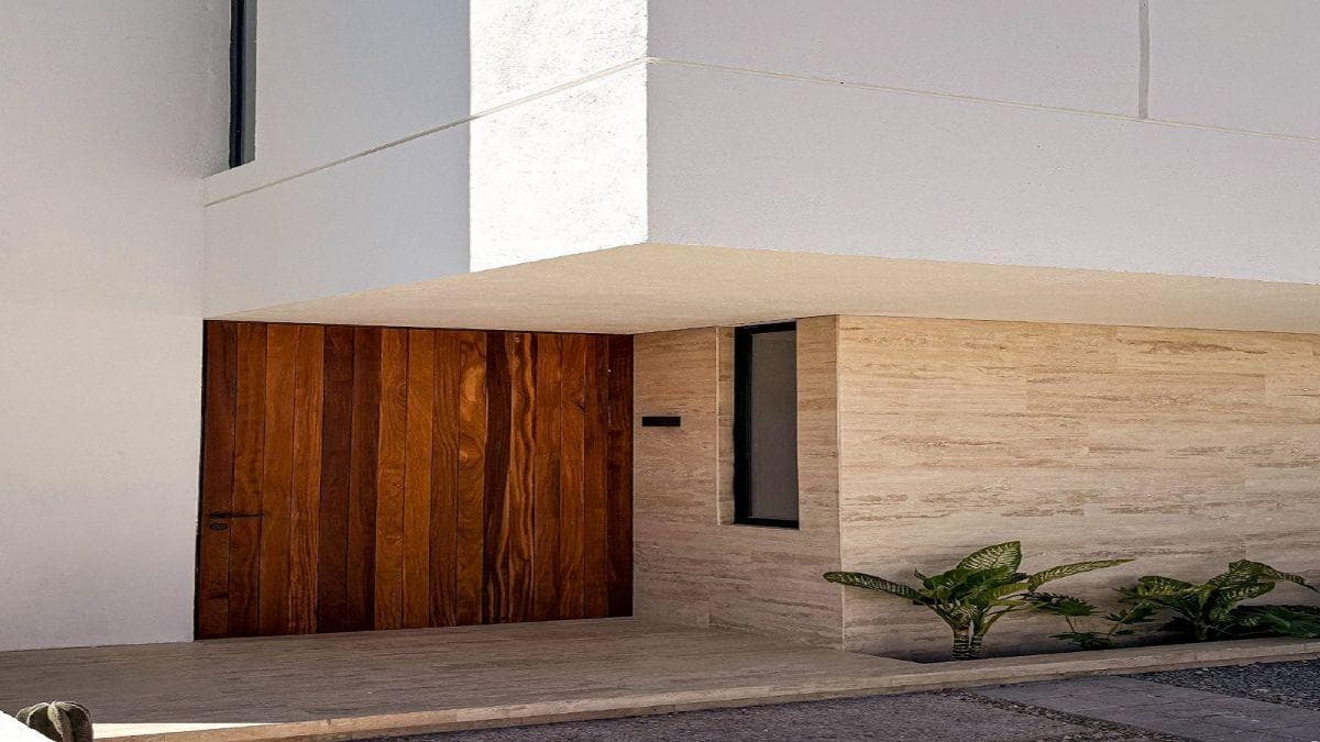 House for Sale in Preserve Juriquilla: Bedroom on the Ground Floor, Play Area, and Roof Garden