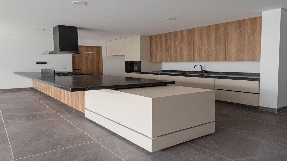 House for Sale in Preserve Juriquilla: Bedroom on the Ground Floor, Play Area, and Roof Garden