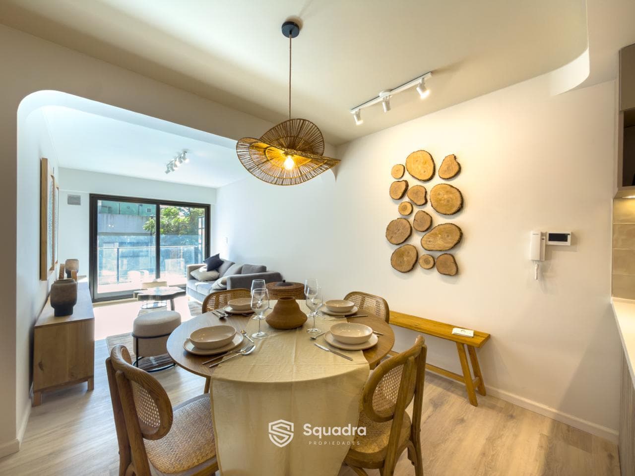 FOR SALE - 2-bedroom apartment with a balcony and amenities - Downtown, Rosario.