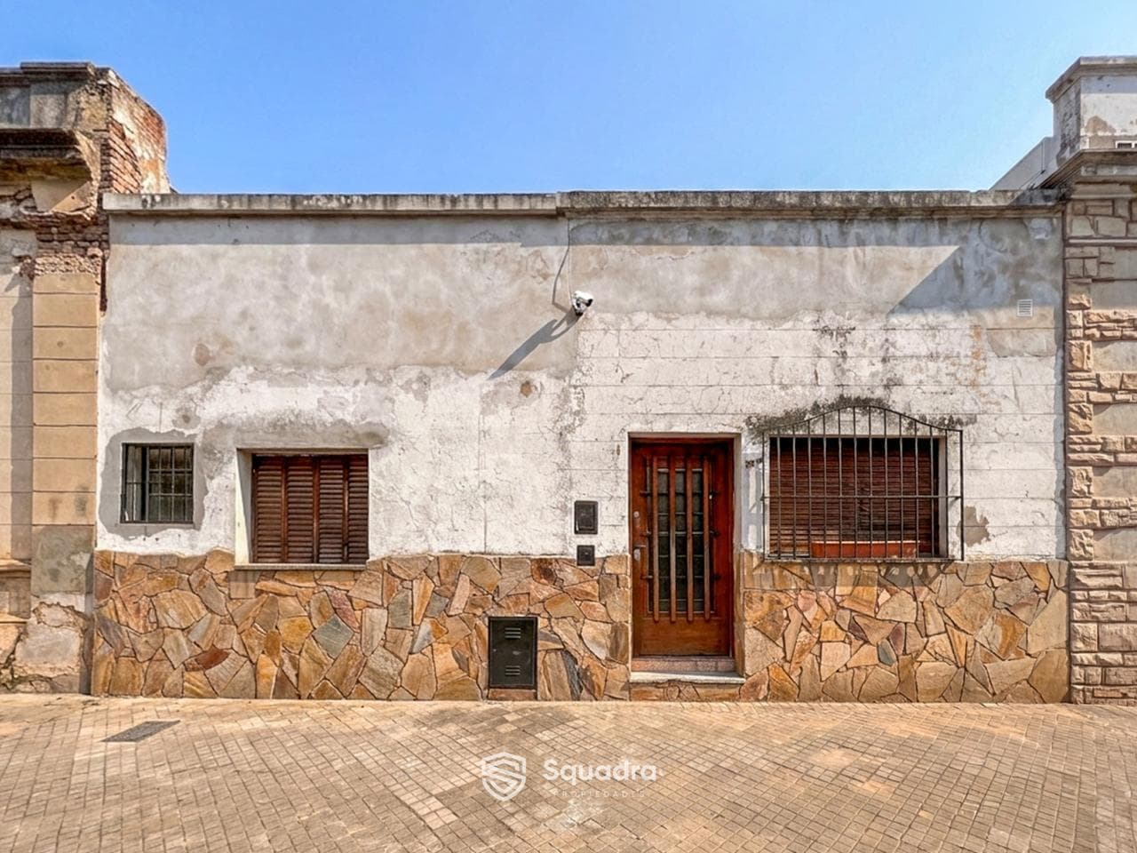 FOR SALE - 2-bedroom house with a patio and terrace - Barrio Parque, Rosario.