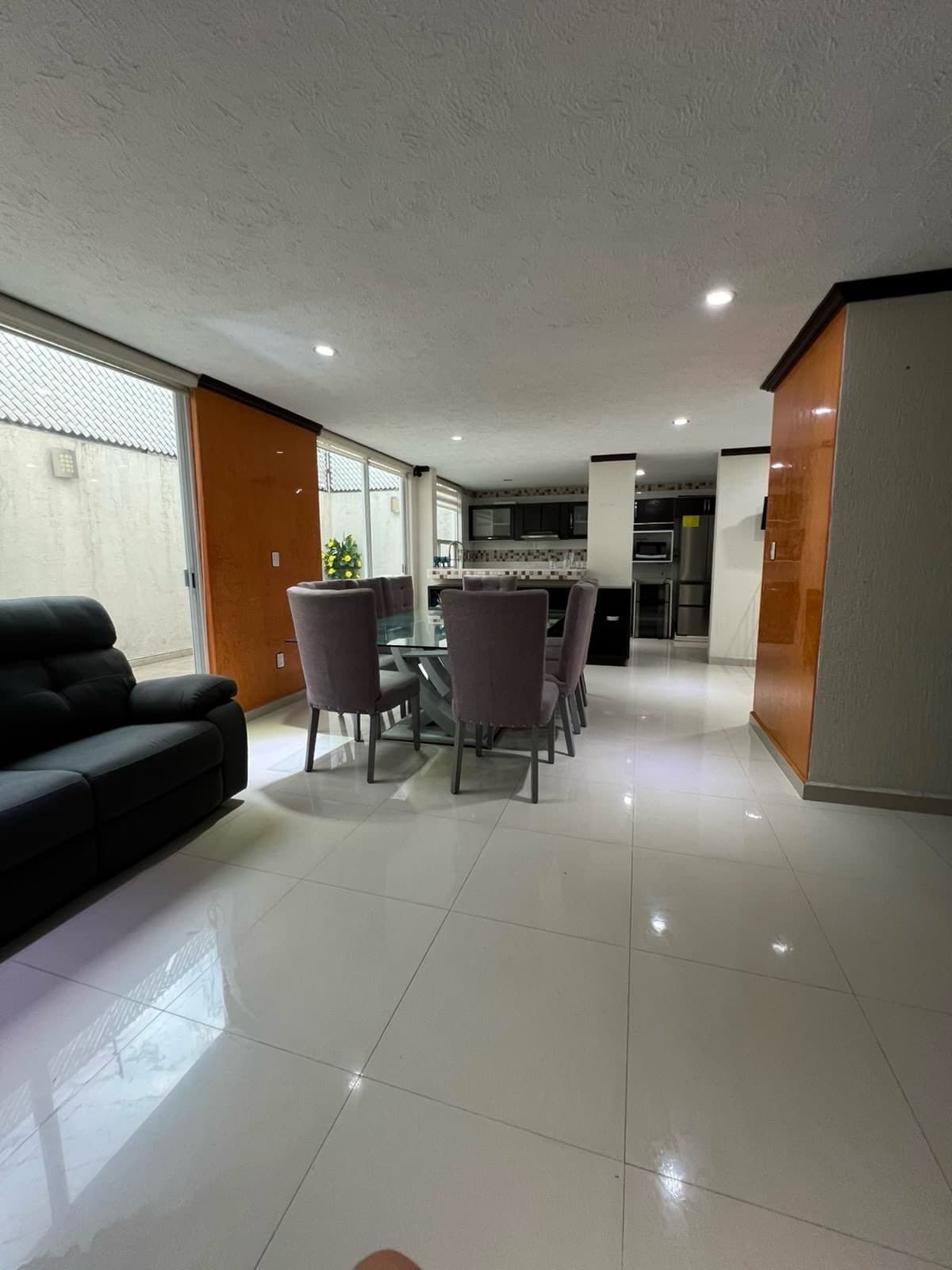House for sale in Colonia Sinatel: spacious, 4 bedrooms with a bathroom, patio, 2 parking spaces, excellent location