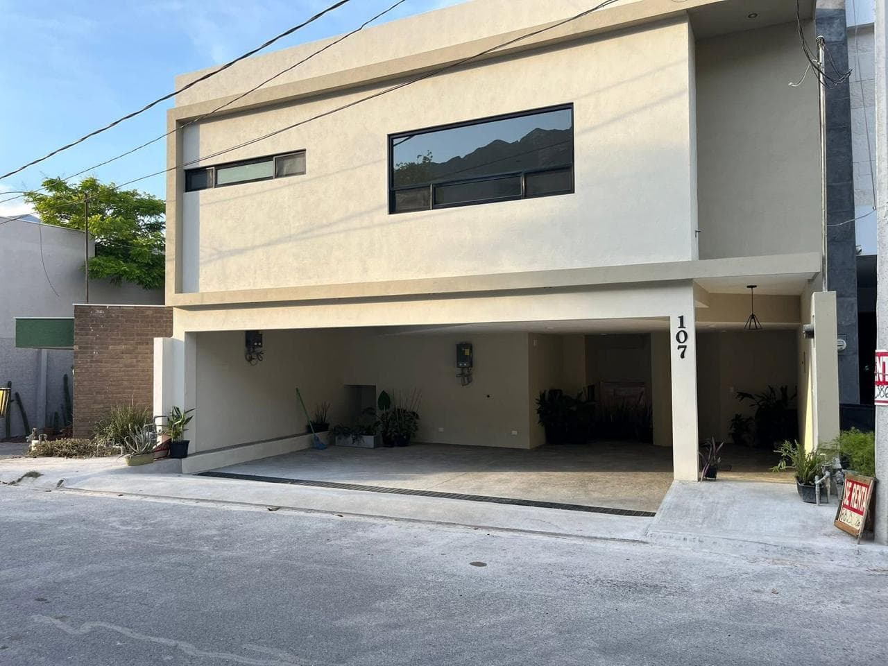 House in Lomas Del Valle