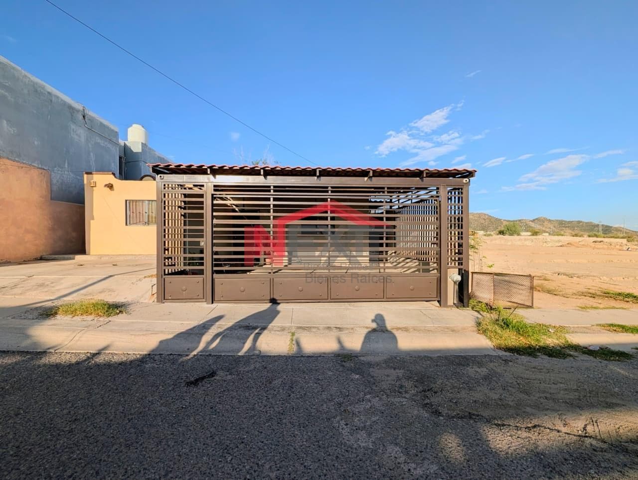 HOUSE FOR SALE IN COL. LOS ANGELES