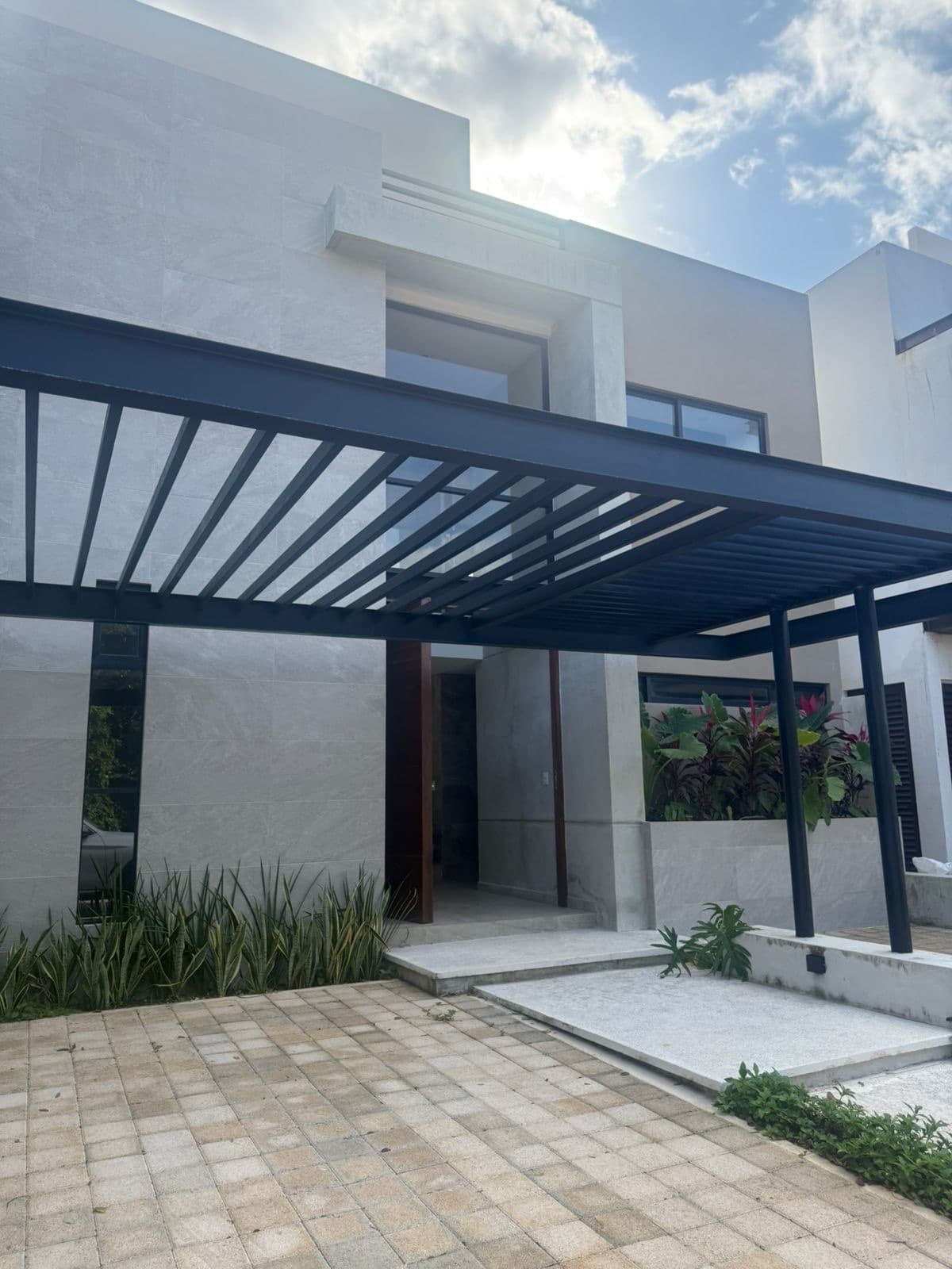 Luxury Home for Sale or Rent on Vía Cumbres | 4 Bedrooms | Pool | 352 m² of Floor Space
