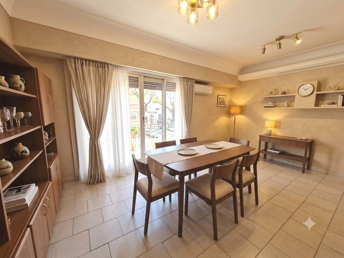 5-Room Penthouse for Sale in Floresta with a Terrace