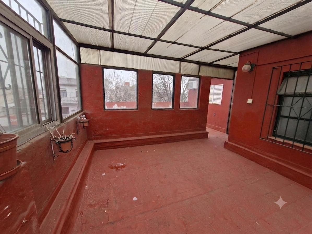 5-Room Penthouse for Sale in Floresta with a Terrace
