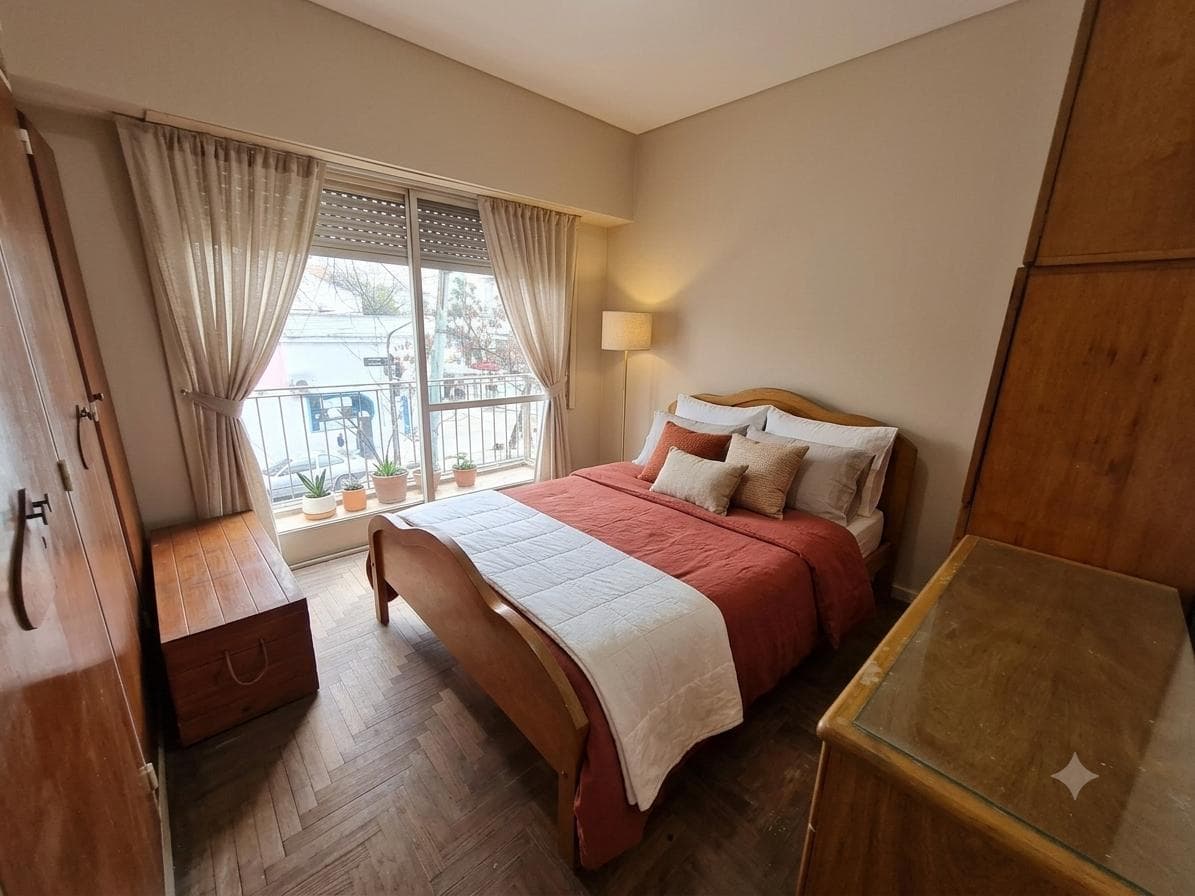 5-Room Penthouse for Sale in Floresta with a Terrace