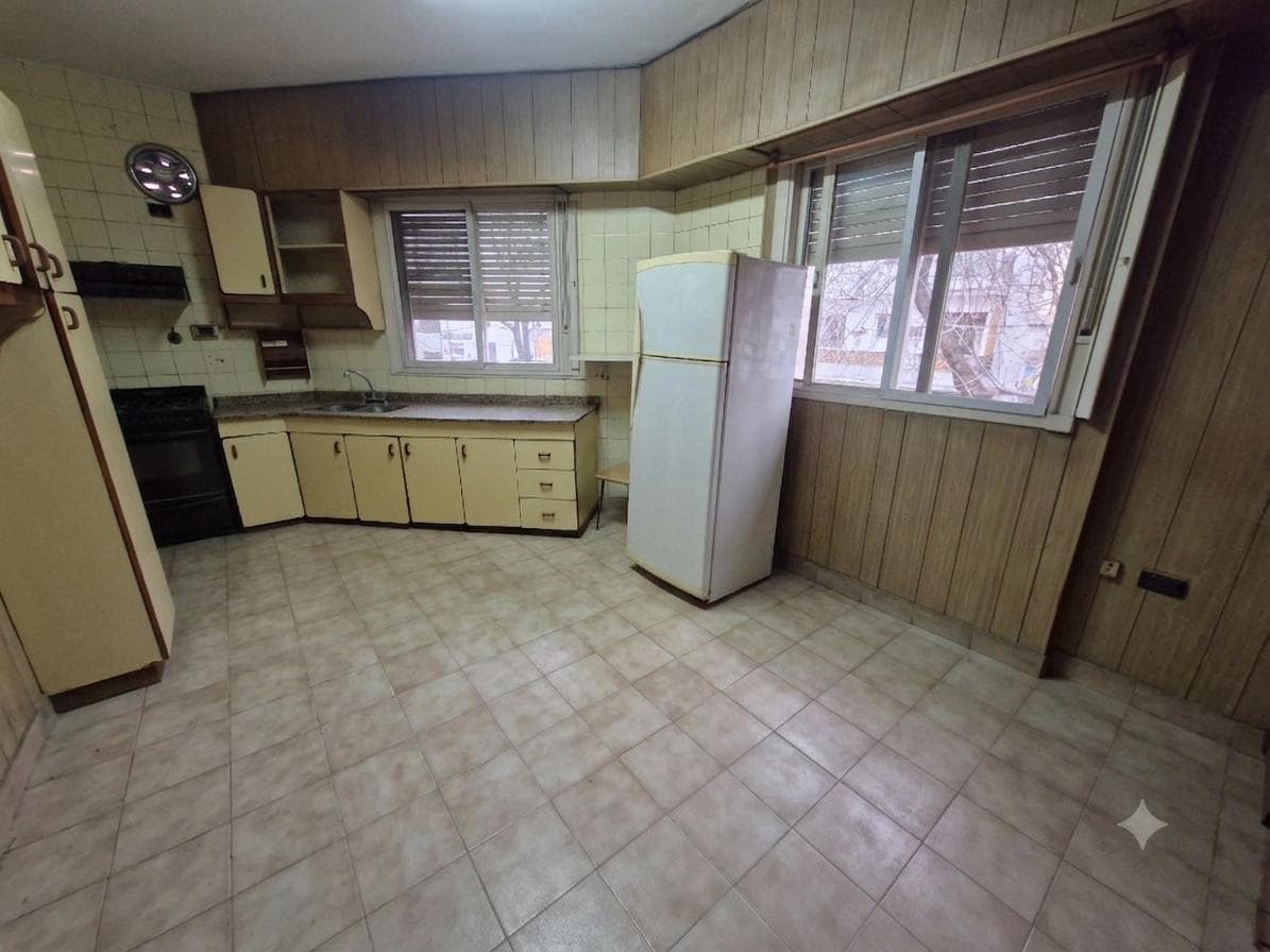 5-Room Penthouse for Sale in Floresta with a Terrace