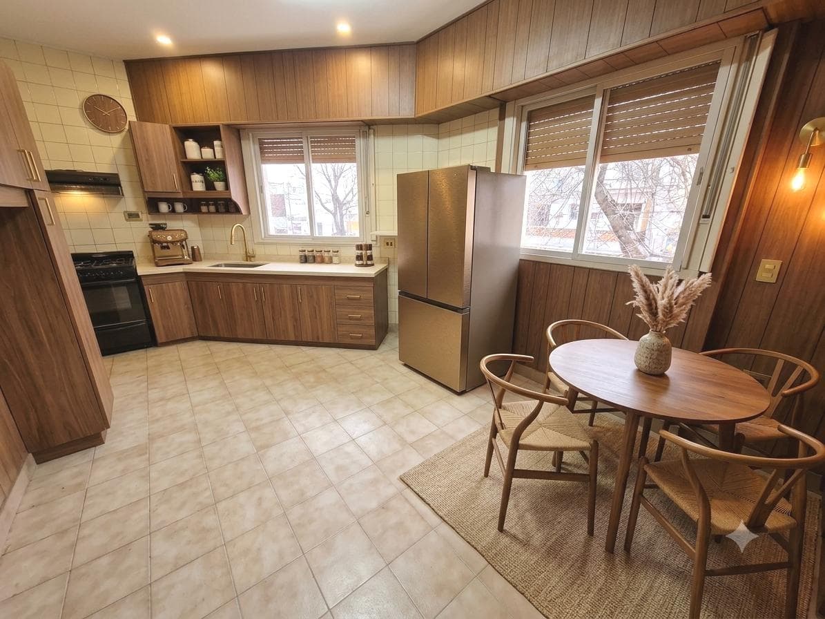 5-Room Penthouse for Sale in Floresta with a Terrace