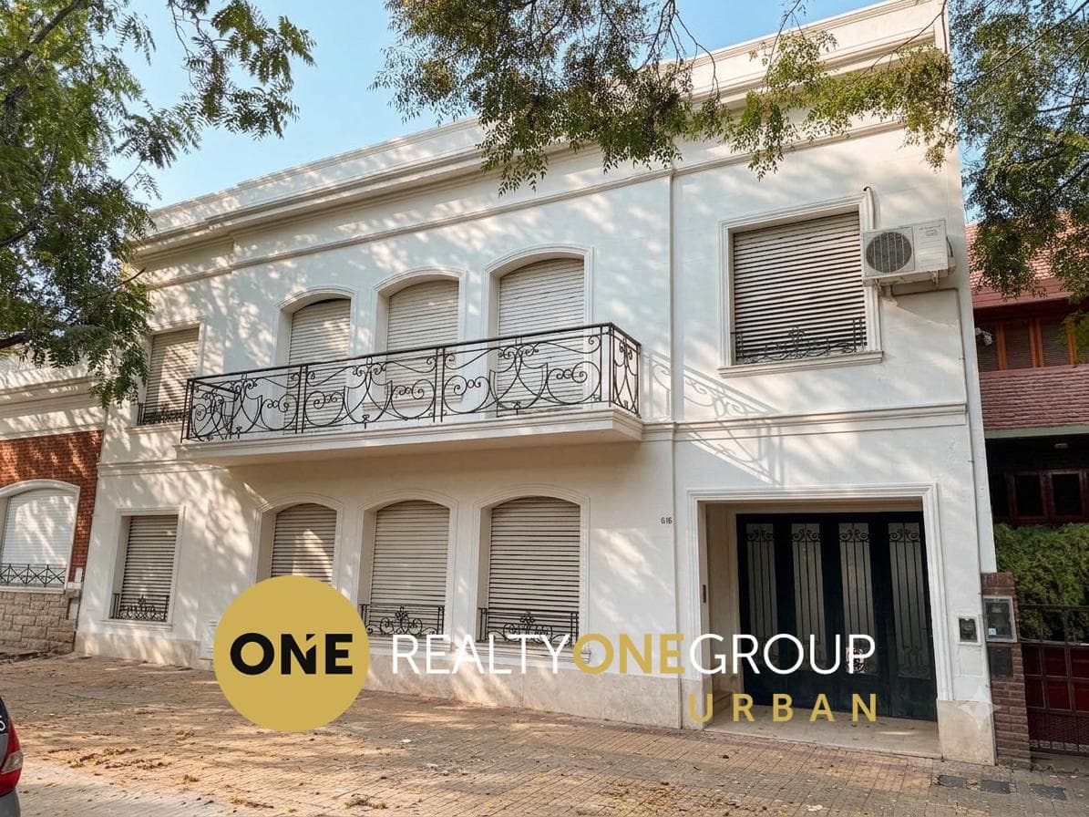4-Bedroom House in Barrio Norte | Garage, Office, and Terrace | La Plata