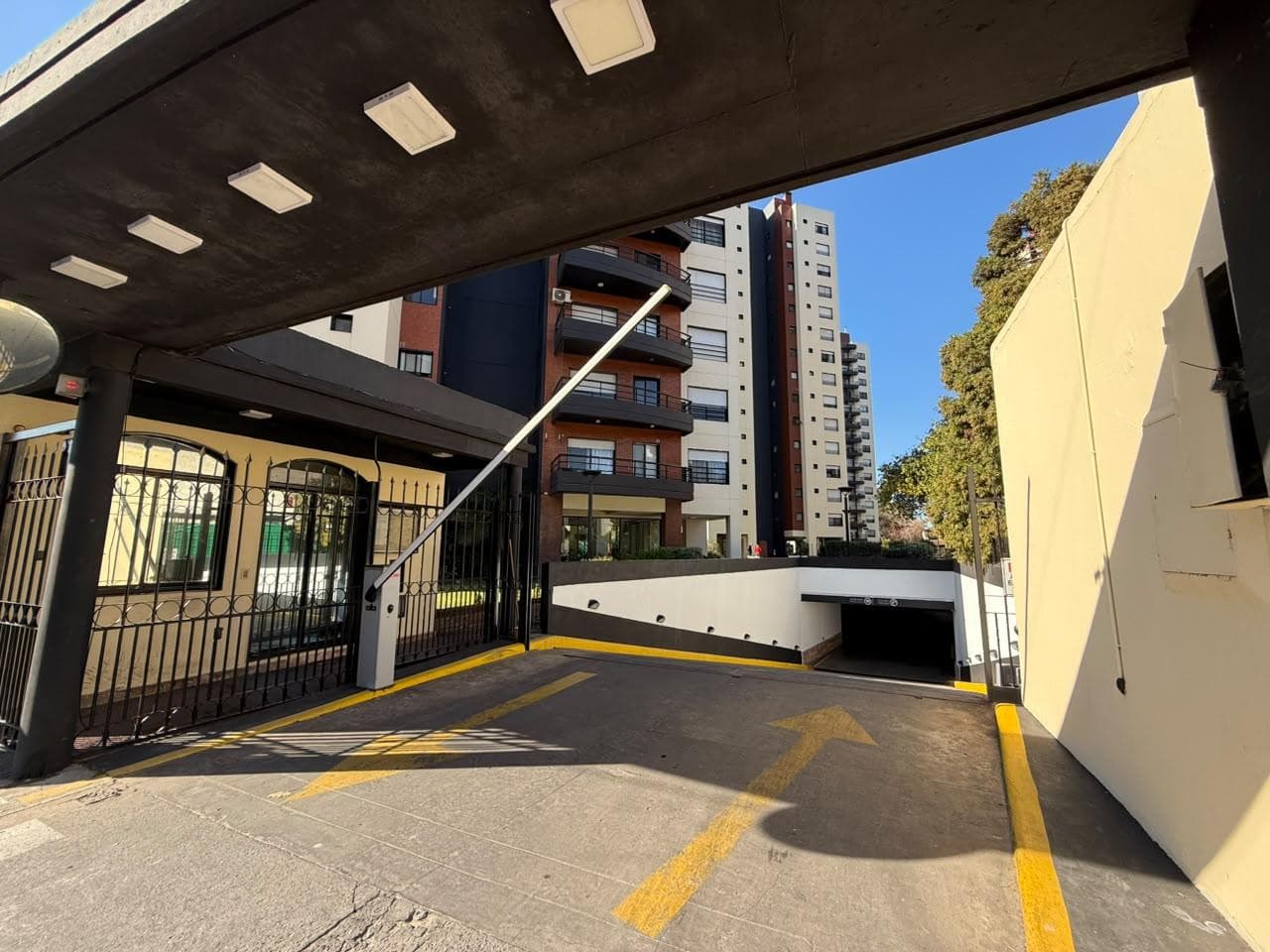 3-ROOM APARTMENT FOR SALE WITH GARAGE AND AMENITIES IN LAS TORRES DE GUIDO, QUILMES