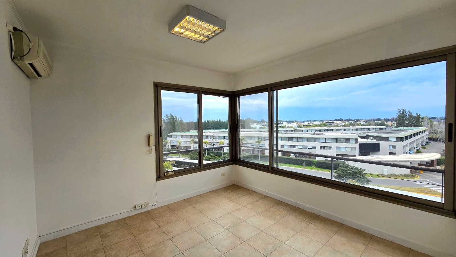 2-Bedroom Office/Showroom Apartment for Sale in Bahía Nordelta, Tigre