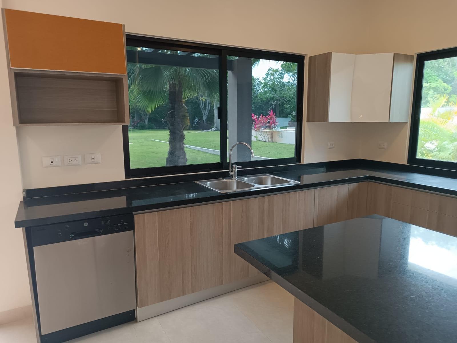 HOUSE FOR RENT IN CANCUN'S LAGOS DEL SOL WITH A POOL AND CLUBHOUSE