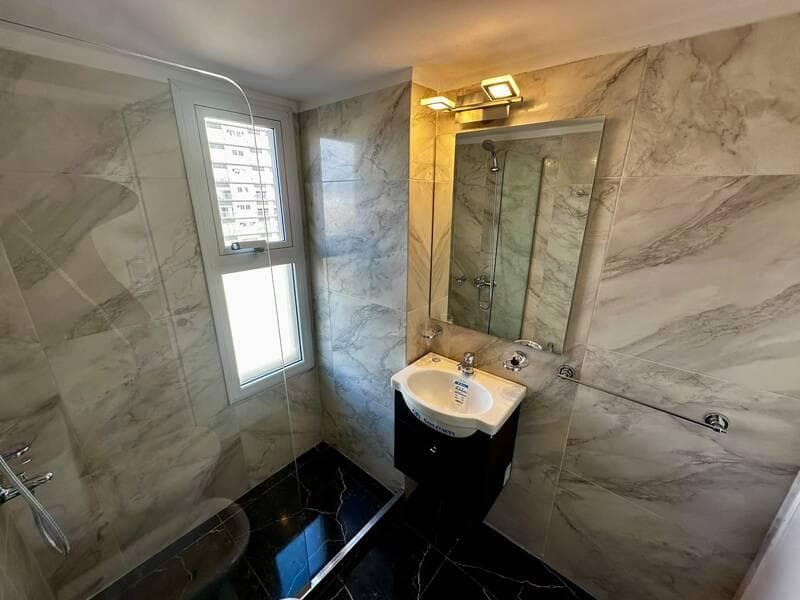 2-Room Apartment for Sale in Mar del Plata: Back-Facing, Renovated to Look Like New, Separate Kitchen