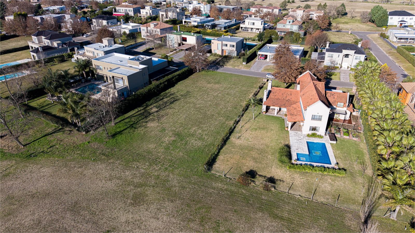 Exclusive lot for sale in Golf with excellent natural light in a neighborhood with full amenities