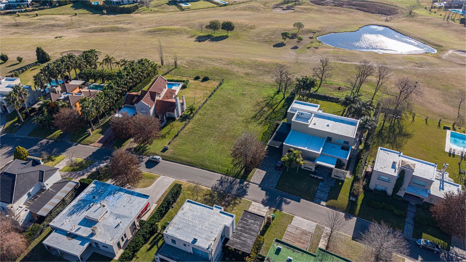 Exclusive lot for sale in Golf with excellent natural light in a neighborhood with full amenities