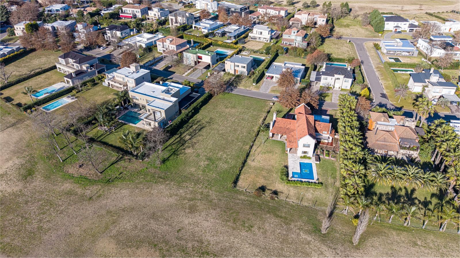 Exclusive lot for sale in Golf with excellent natural light in a neighborhood with full amenities