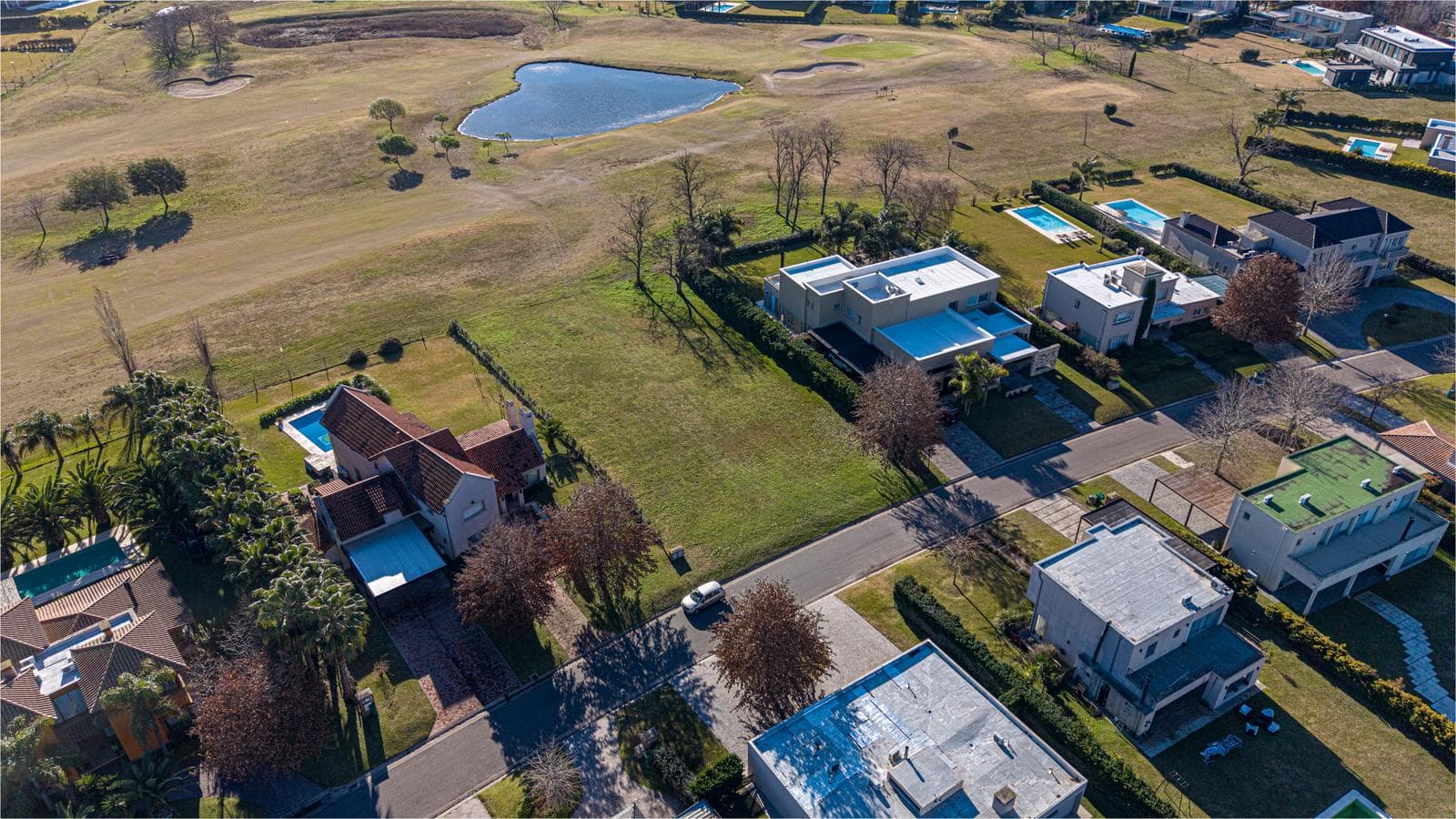Exclusive lot for sale in Golf with excellent natural light in a neighborhood with full amenities