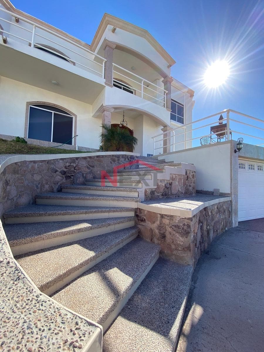 HOUSE FOR SALE IN THE LAS PERLAS RESIDENTIAL COMPLEX