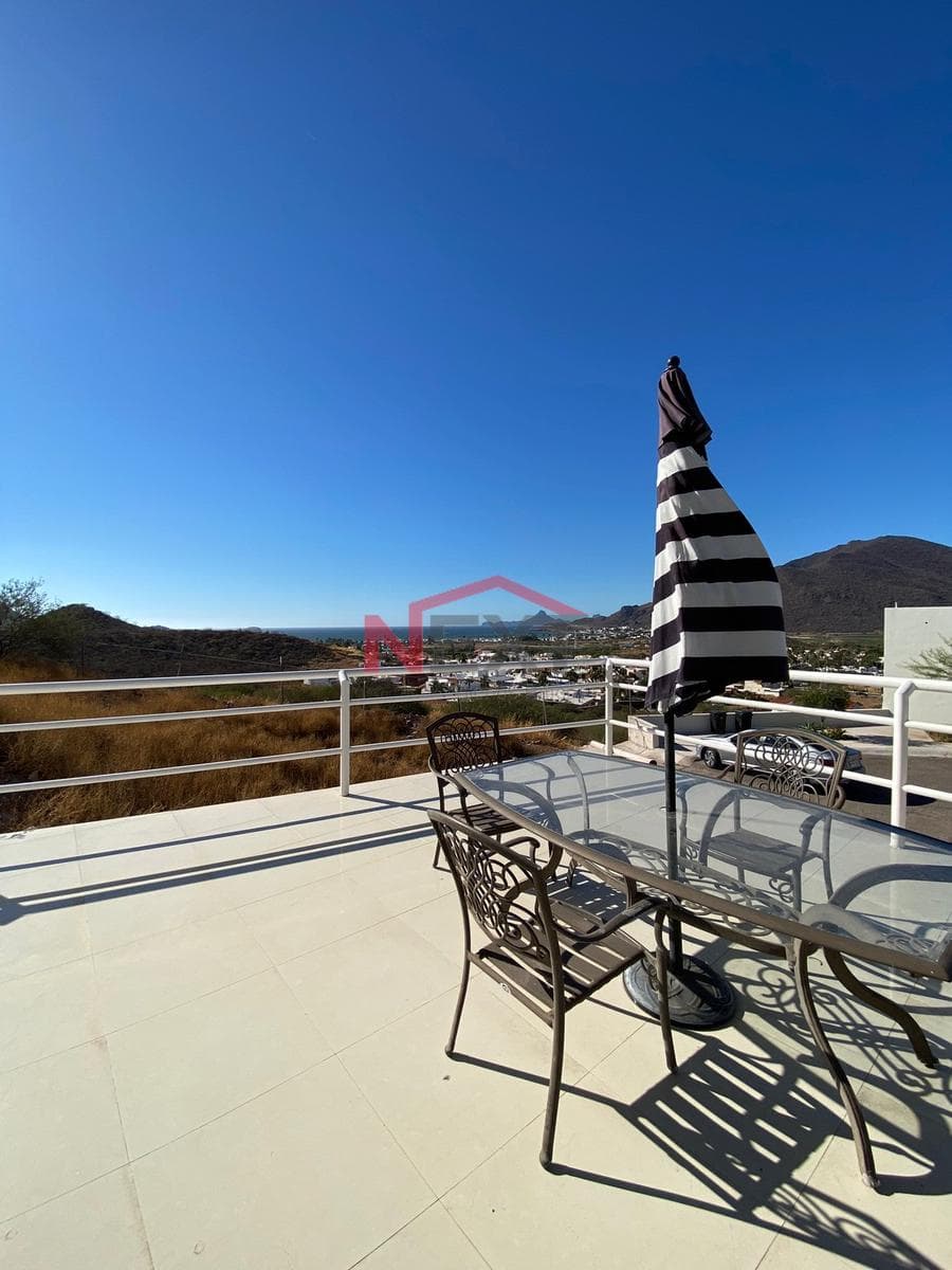 HOUSE FOR SALE IN THE LAS PERLAS RESIDENTIAL COMPLEX