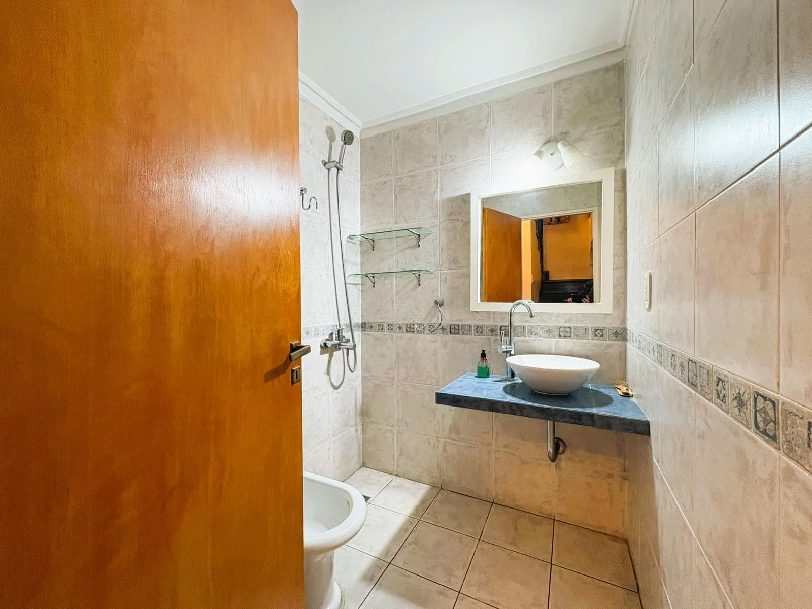 6-ROOM HOUSE WITH PARK, POOL, BARBECUE AREA, AND GARAGE IN NORTH ITUZAINGO—QUALIFIES FOR A LOAN