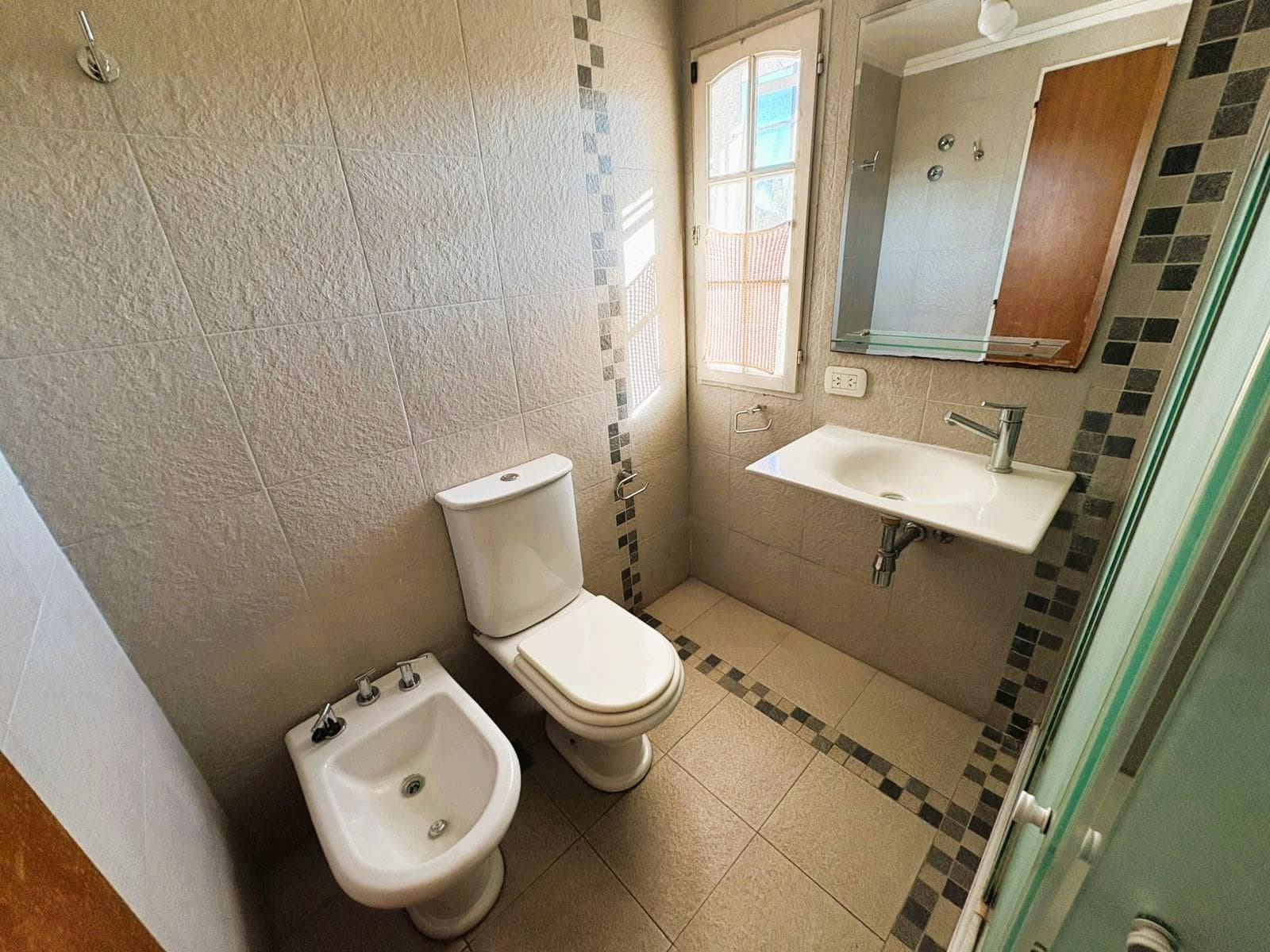 6-ROOM HOUSE WITH PARK, POOL, BARBECUE AREA, AND GARAGE IN NORTH ITUZAINGO—QUALIFIES FOR A LOAN