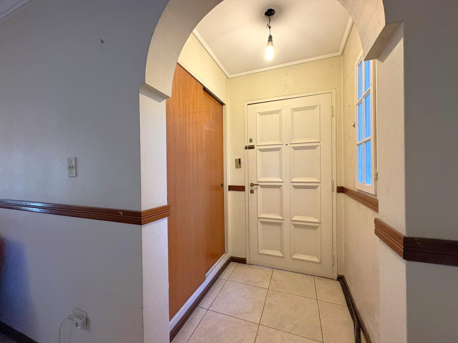 6-ROOM HOUSE WITH PARK, POOL, BARBECUE AREA, AND GARAGE IN NORTH ITUZAINGO—QUALIFIES FOR A LOAN