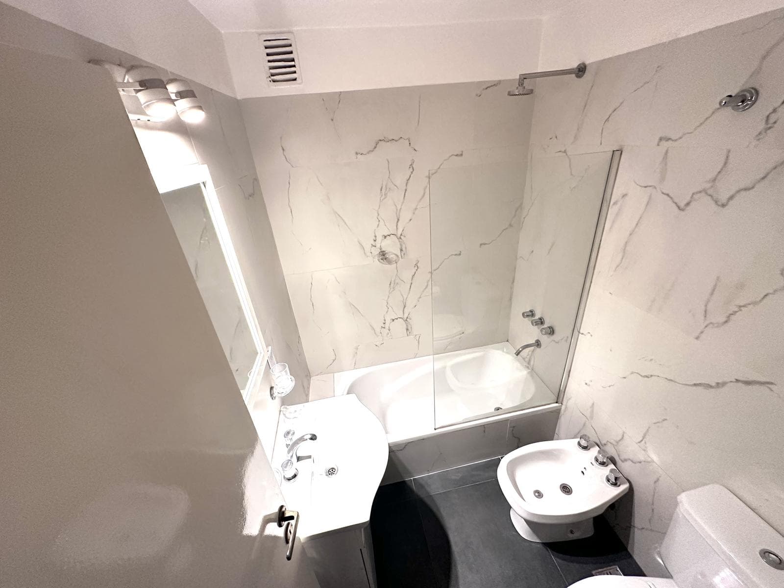 Recoleta, 2-room apartment—BARGAIN - RENOVATED