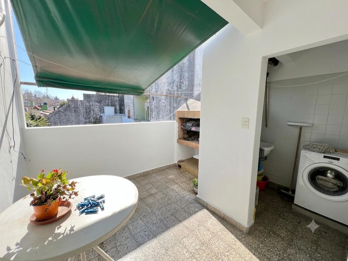 Annual Rental - House with Garden - Victoria