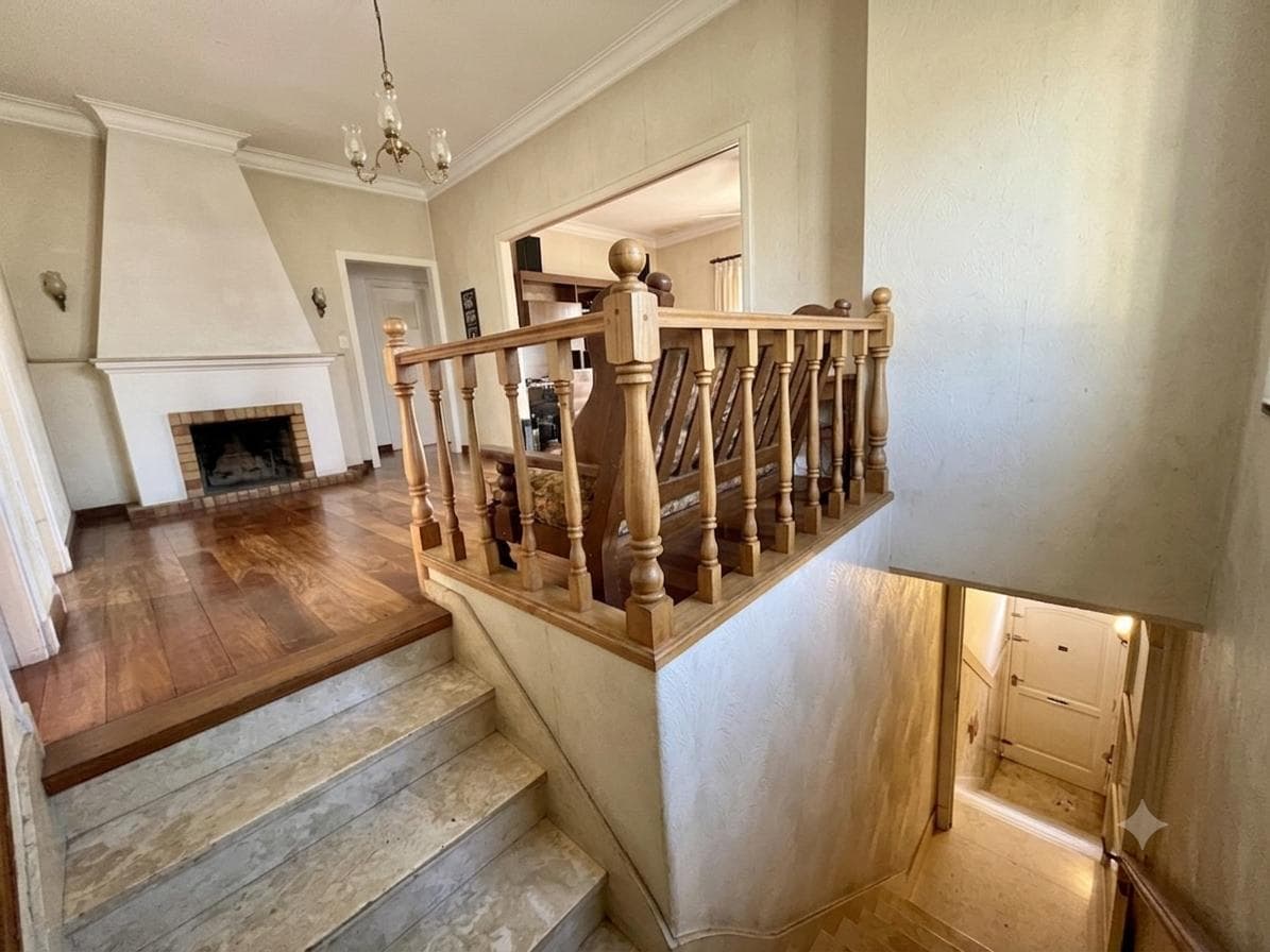 Annual Rental - House with Garden - Victoria