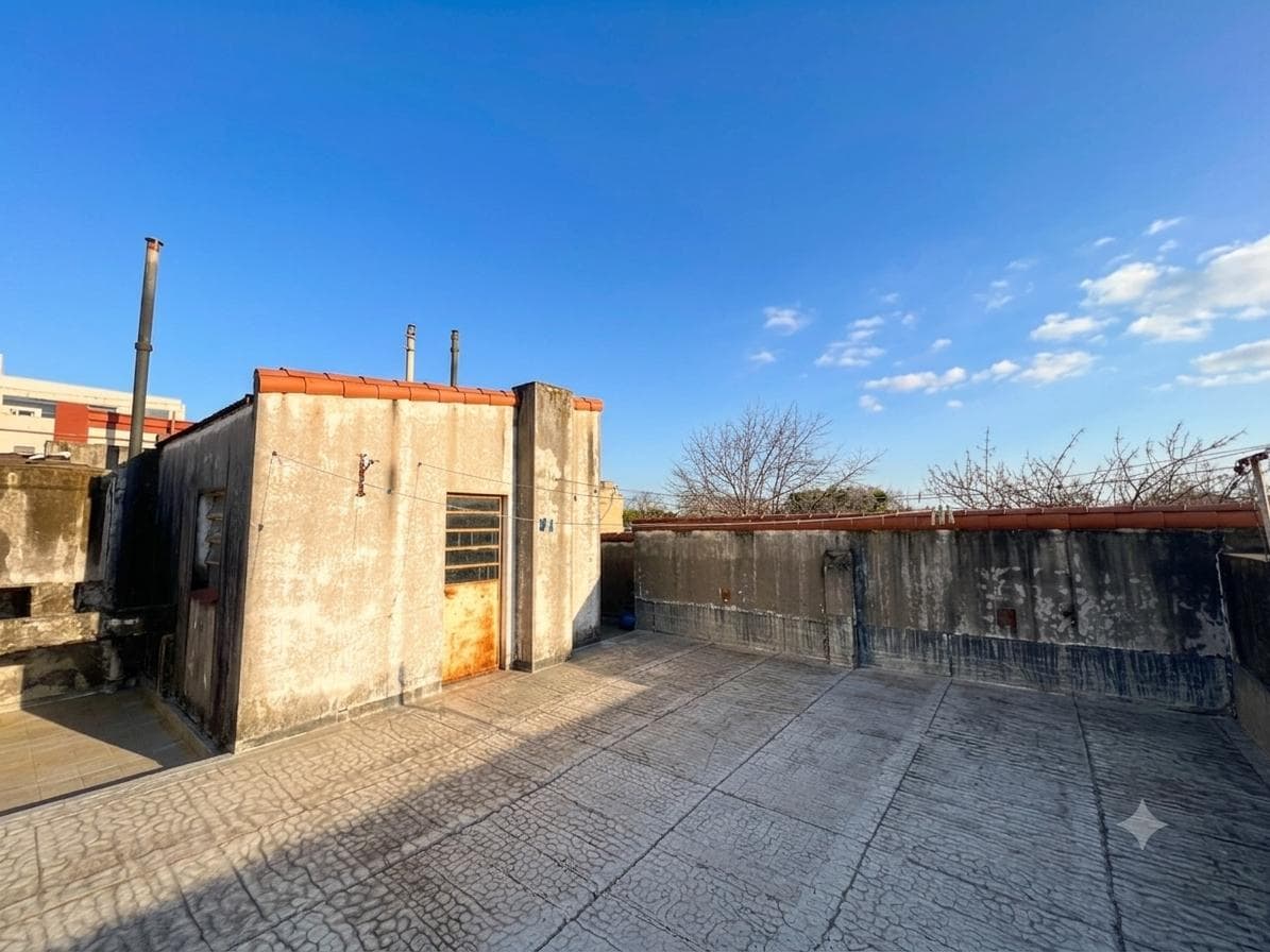 Annual Rental - House with Garden - Victoria