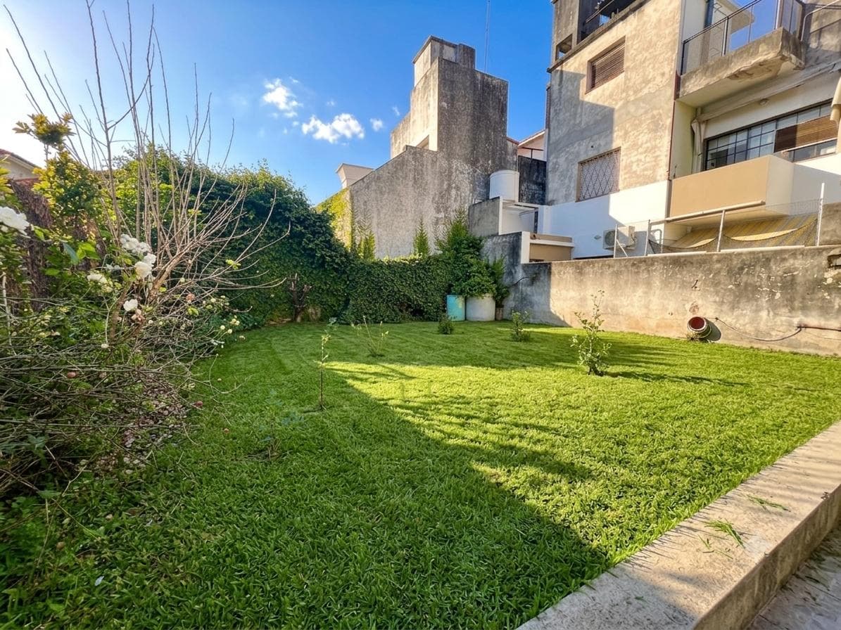 Annual Rental - House with Garden - Victoria