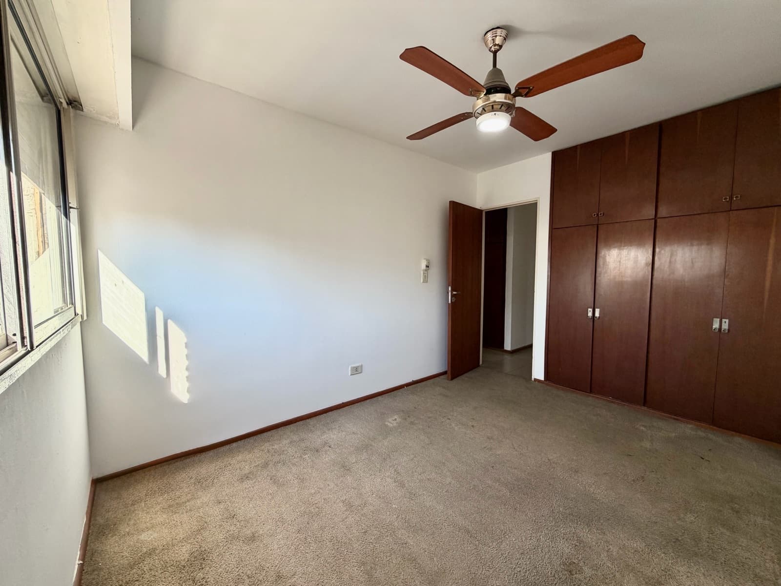 FOR SALE: 3-bedroom apartment with balcony, Downtown - Rosario